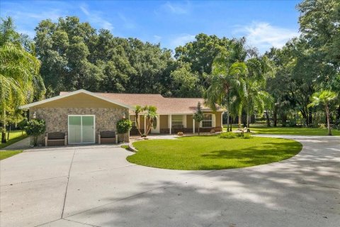 House in Apopka, Florida 4 bedrooms, 161.84 sq.m. № 2221077