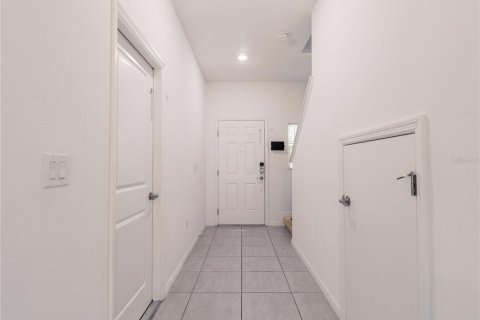 Touwnhouse à vendre à Davenport, Floride: 3 chambres, 130.71 m2 № 2407068 - photo 3