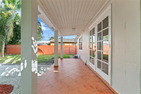 Снять в аренду виллу или дом в Майами, Флорида 2 спальни, 118.36м2, № 2005504 - фото 19