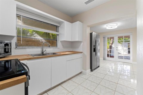 Снять в аренду виллу или дом в Майами, Флорида 2 спальни, 118.36м2, № 2005504 - фото 9