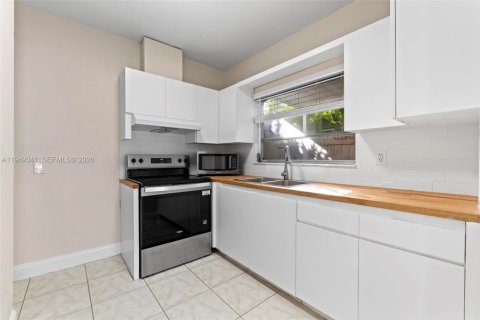 Снять в аренду виллу или дом в Майами, Флорида 2 спальни, 118.36м2, № 2005504 - фото 10