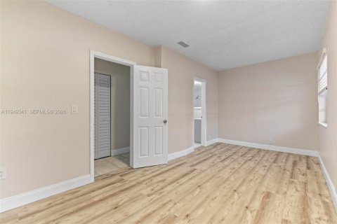 Снять в аренду виллу или дом в Майами, Флорида 2 спальни, 118.36м2, № 2005504 - фото 7