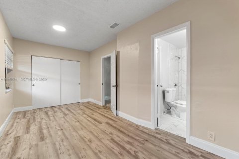 Снять в аренду виллу или дом в Майами, Флорида 2 спальни, 118.36м2, № 2005504 - фото 8