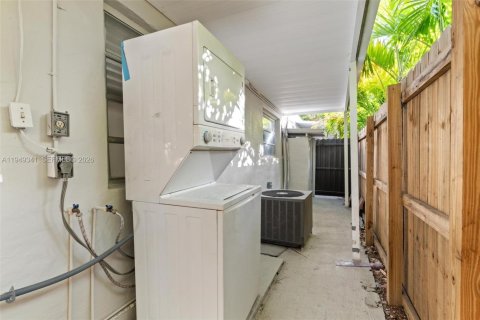 Снять в аренду виллу или дом в Майами, Флорида 2 спальни, 118.36м2, № 2005504 - фото 22