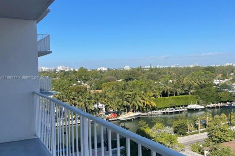 Condominio en Miami Beach, Florida, 1 dormitorio № 2050455