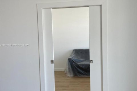 Condominio en alquiler en Miami Beach, Florida, 1 dormitorio, 82.68 m2 № 2050455 - foto 3
