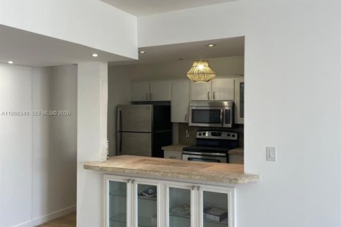 Condominio en alquiler en Miami Beach, Florida, 1 dormitorio, 82.68 m2 № 2050455 - foto 14