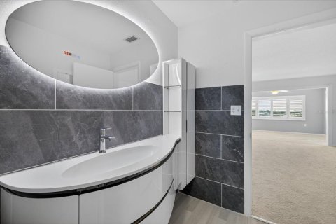 Купить кондоминиум в Беллеэйр Блафс, Флорида 5 комнат, 97.55м2, № 1912564 - фото 25