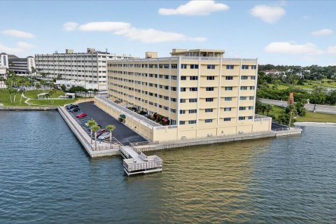 Купить кондоминиум в Беллеэйр Блафс, Флорида 5 комнат, 97.55м2, № 1912564 - фото 1