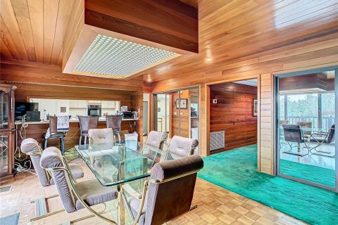 Купить виллу или дом в Хейнс-Сити, Флорида 8 комнат, 603.86м2, № 1535706 - фото 18