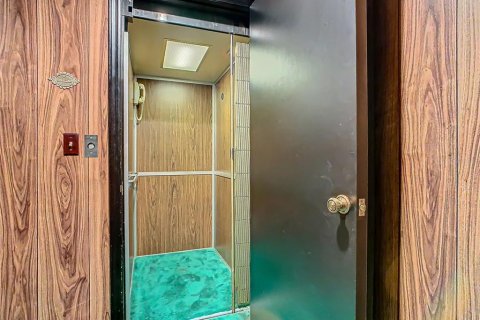 Купить виллу или дом в Хейнс-Сити, Флорида 8 комнат, 603.86м2, № 1535706 - фото 5