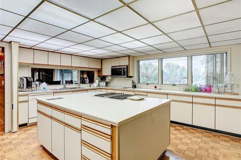 Купить виллу или дом в Хейнс-Сити, Флорида 8 комнат, 603.86м2, № 1535706 - фото 23