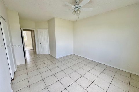 Townhouse in Weston, Florida 2 bedrooms, 103.12 sq.m. № 2042157 - photo 19