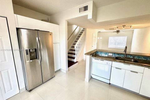 Townhouse in Weston, Florida 2 bedrooms, 103.12 sq.m. № 2042157 - photo 11