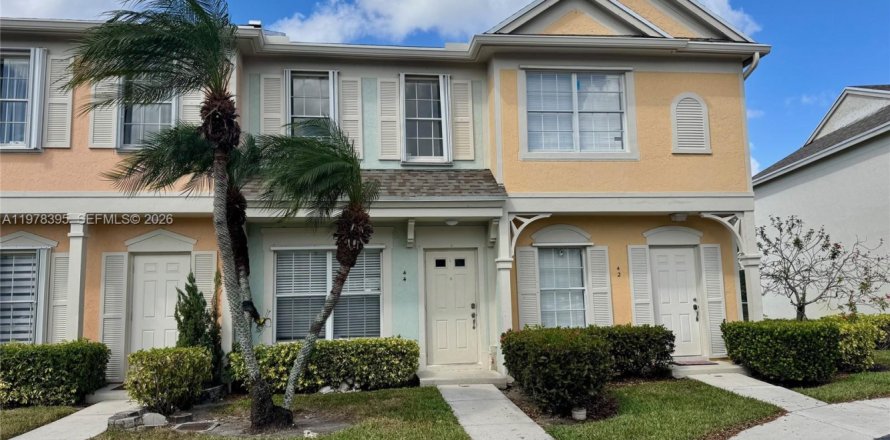 Townhouse in Weston, Florida 2 bedrooms, 103.12 sq.m. № 2042157