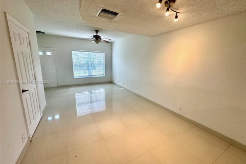 Townhouse in Weston, Florida 2 bedrooms, 103.12 sq.m. № 2042157 - photo 7