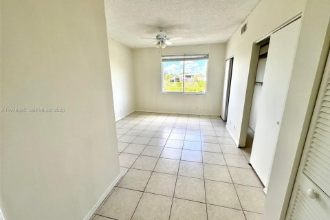 Townhouse in Weston, Florida 2 bedrooms, 103.12 sq.m. № 2042157 - photo 16