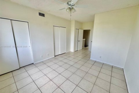 Townhouse in Weston, Florida 2 bedrooms, 103.12 sq.m. № 2042157 - photo 18