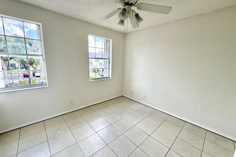 Townhouse in Weston, Florida 2 bedrooms, 103.12 sq.m. № 2042157 - photo 15