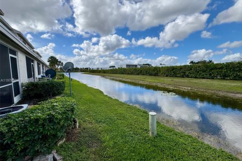 Townhouse in Weston, Florida 2 bedrooms, 103.12 sq.m. № 2042157 - photo 3