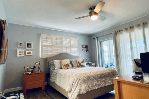 Condo in Hollywood, Florida, 2 bedrooms  № 2001593 - photo 11