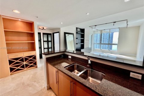 Condo in Miami, Florida, 2 bedrooms № 2251581 - photo 7