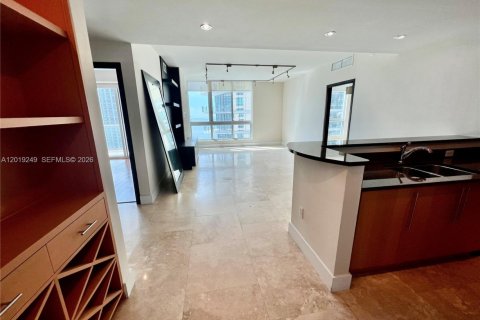 Condo in Miami, Florida, 2 bedrooms № 2251581 - photo 5