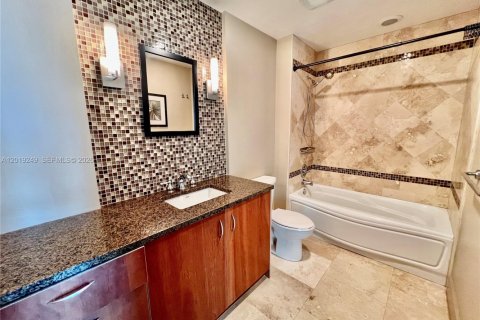 Condo in Miami, Florida, 2 bedrooms № 2251581 - photo 14