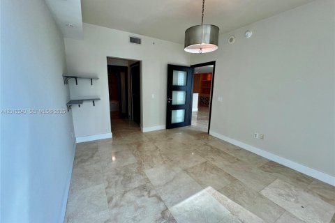 Condo in Miami, Florida, 2 bedrooms № 2251581 - photo 11