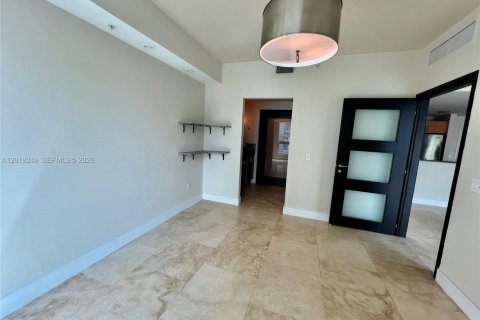 Condo in Miami, Florida, 2 bedrooms № 2251581 - photo 9