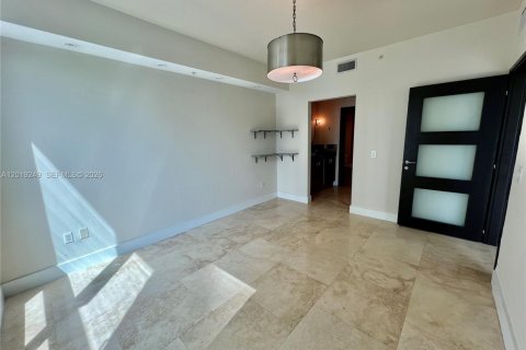 Condo in Miami, Florida, 2 bedrooms № 2251581 - photo 10