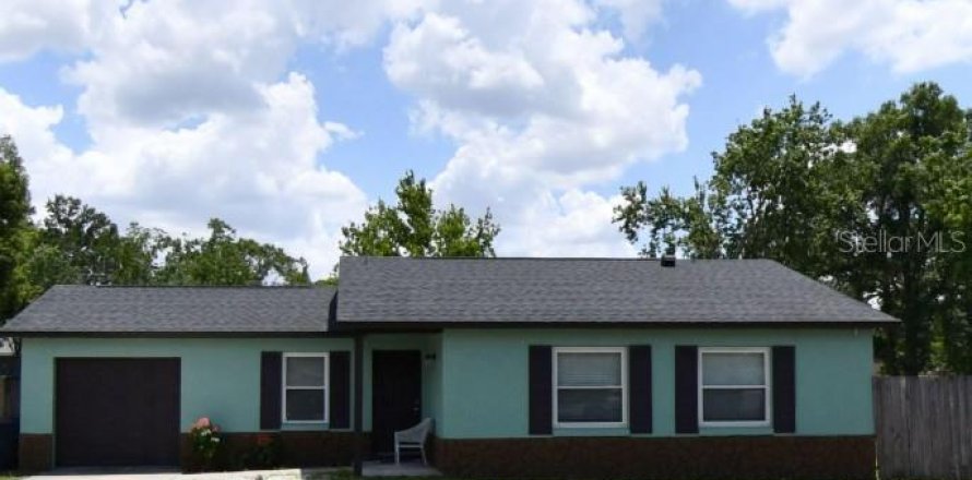House in Sanford, Florida 3 bedrooms, 98.85 sq.m. № 2157527
