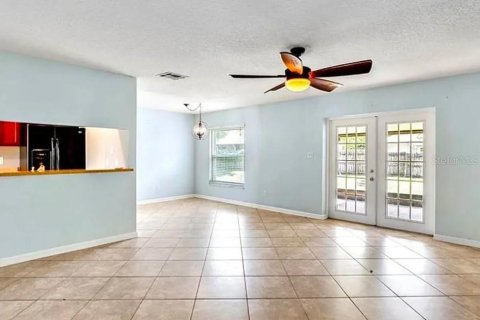 House in Sanford, Florida 3 bedrooms, 98.85 sq.m. № 2157527 - photo 3