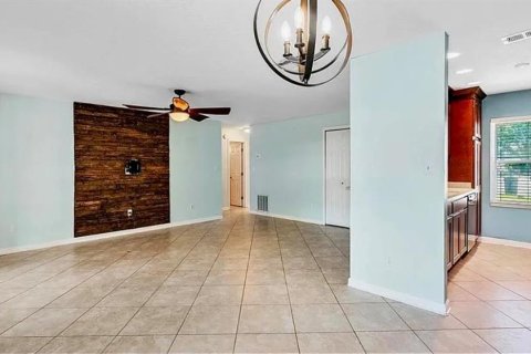 House in Sanford, Florida 3 bedrooms, 98.85 sq.m. № 2157527 - photo 4