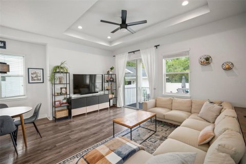 House in Tampa, Florida 3 bedrooms, 180.79 sq.m. № 1662259 - photo 17