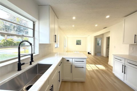 House in New Smyrna Beach, Florida 3 bedrooms, 84.54 sq.m. № 1853195 - photo 6