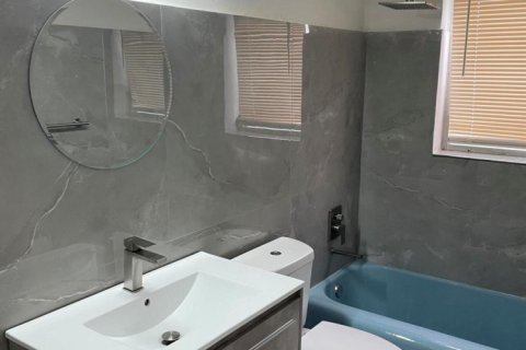 Apartamento en alquiler en Hollywood, Florida, 3 dormitorios, 111.48 m2 № 1230139 - foto 1