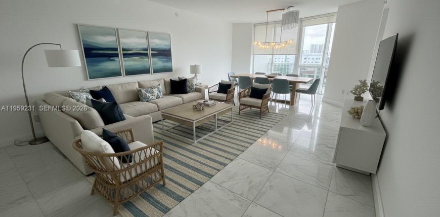 Condominio en Sunny Isles Beach, Florida, 2 dormitorios № 2027688