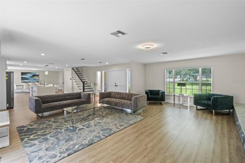 House in Orlando, Florida 4 bedrooms, 235.04 sq.m. № 1659654 - photo 8