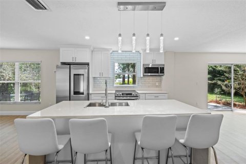 House in Orlando, Florida 4 bedrooms, 235.04 sq.m. № 1659654 - photo 11