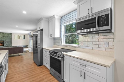 House in Orlando, Florida 4 bedrooms, 235.04 sq.m. № 1659654 - photo 12