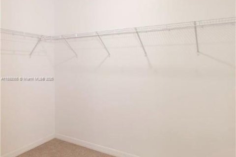 Villa ou maison à louer à Lehigh Acres, Floride: 4 chambres, 169.83 m2 № 1946350 - photo 16