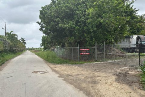 Propiedad comercial en venta en Miami-Dade, Florida № 1985600 - foto 4