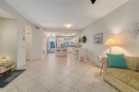 Condo in Sarasota, Florida, 2 bedrooms  № 2143390 - photo 11