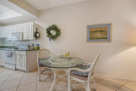 Condo in Sarasota, Florida, 2 bedrooms  № 2143390 - photo 13