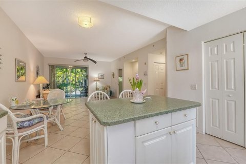 Condo in Sarasota, Florida, 2 bedrooms  № 2143390 - photo 17