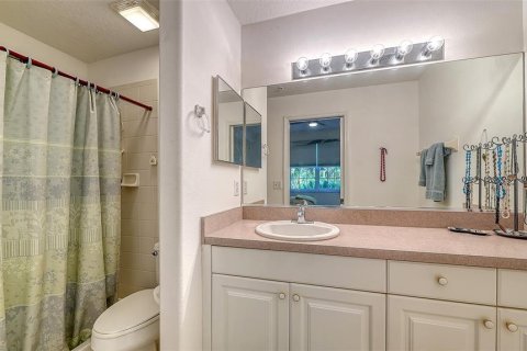 Condo in Sarasota, Florida, 2 bedrooms  № 2143390 - photo 25