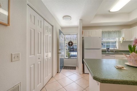 Condo in Sarasota, Florida, 2 bedrooms  № 2143390 - photo 8