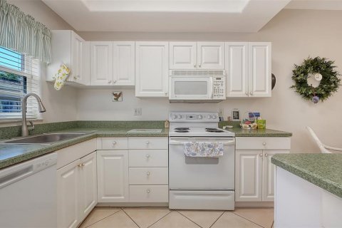 Condo in Sarasota, Florida, 2 bedrooms  № 2143390 - photo 15