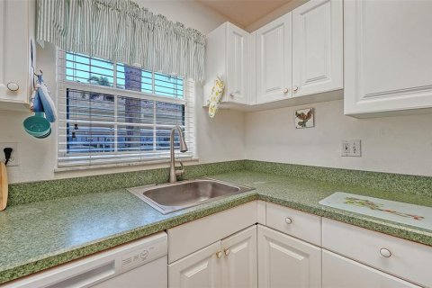 Condo in Sarasota, Florida, 2 bedrooms  № 2143390 - photo 16